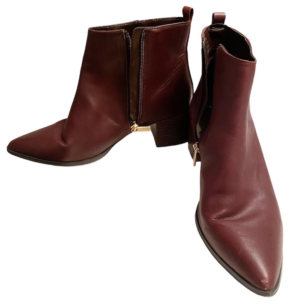 enTHREAD like new condition burgundy leather boots